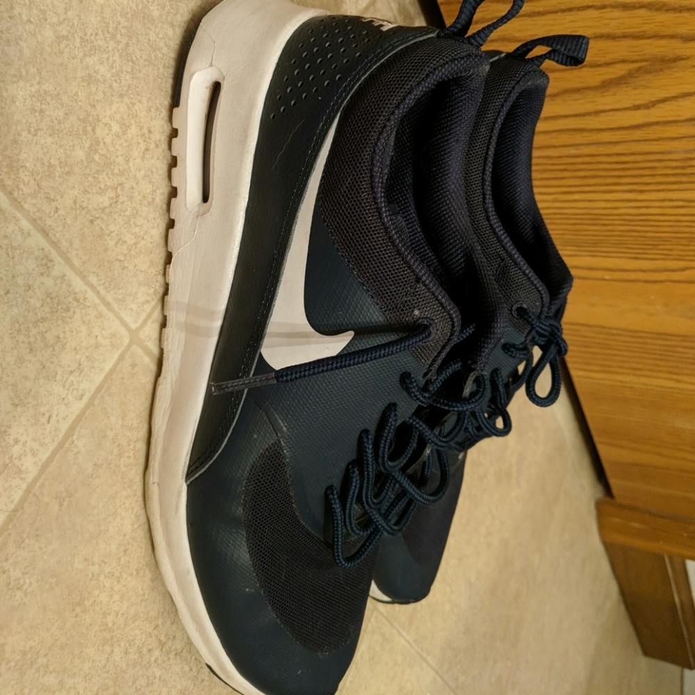Nike tennis shoes